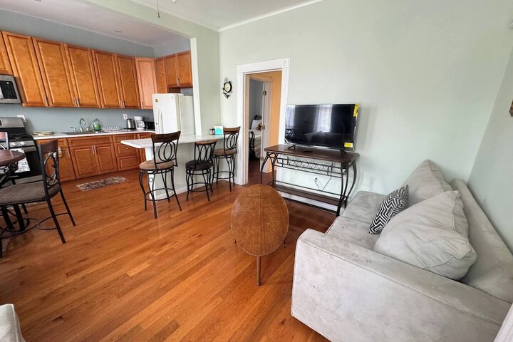 Huge 3 Bedrooms Apt 15 Minutes to NY City