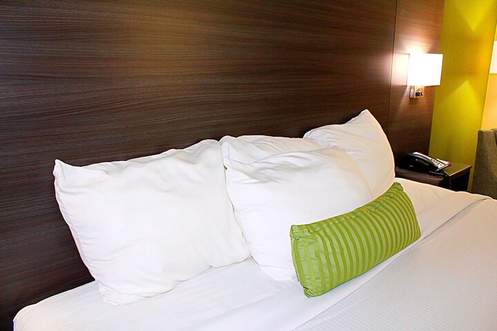 Room 9 of 28