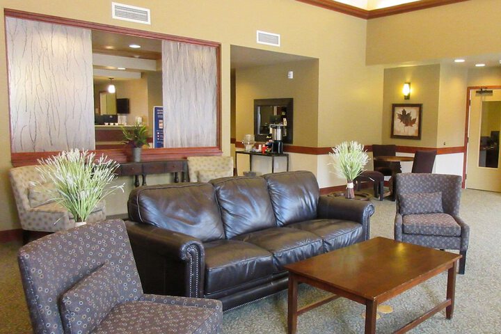 Clarion Hotel & Suites Williston