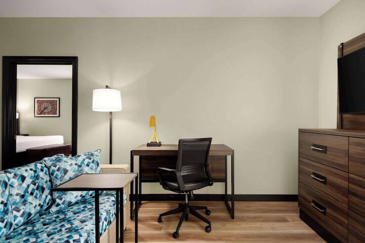 Room 35 of 63