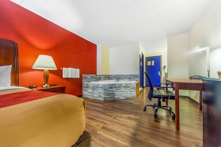 Econo Lodge Inn & Suites Brookings