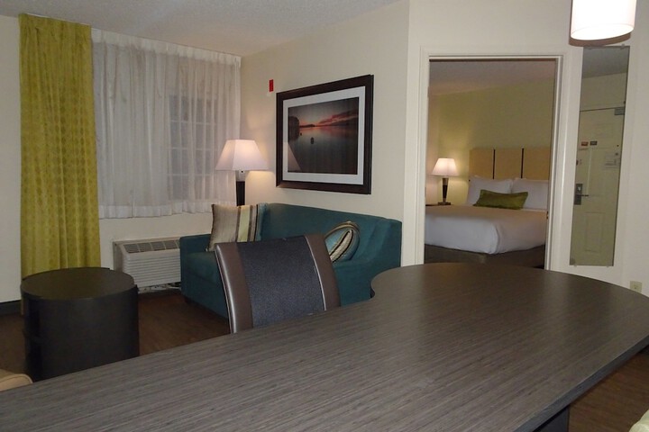 Room 27 of 39