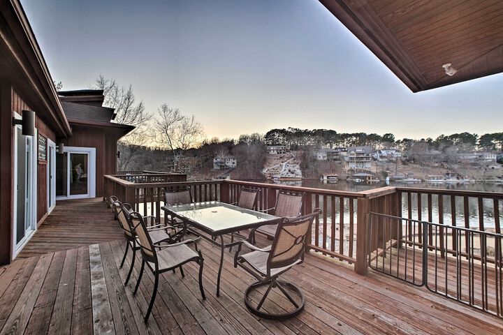 Lakefront Retreat w / Dock & Beach: 2 Miles to Golf