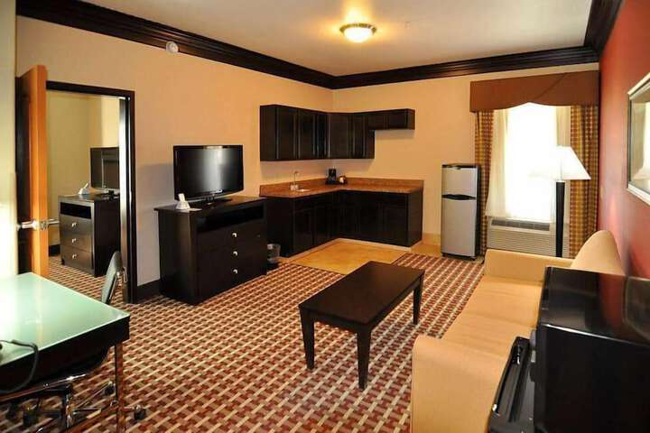 Room 10 of 28