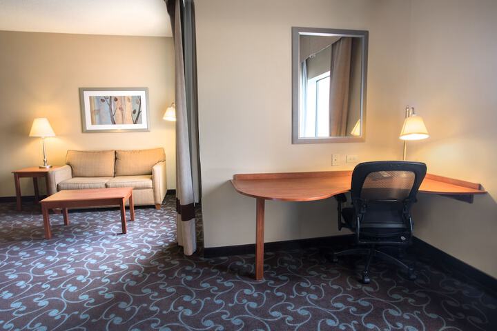 Room 33 of 60