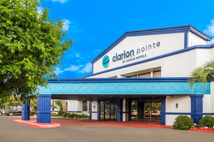 Clarion Pointe Lake Jackson - Clute