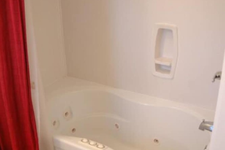 Hot Tub 184 of 191