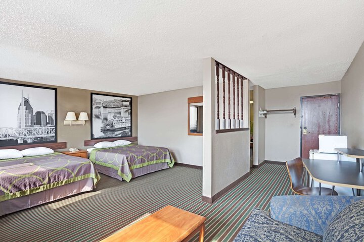 Super 8 by Wyndham Nashville / Dntn/ Opryland Area