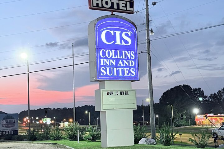 Collins Inn & Suites