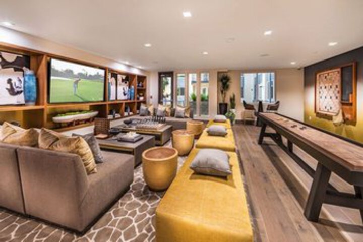 Lounge 54 of 60