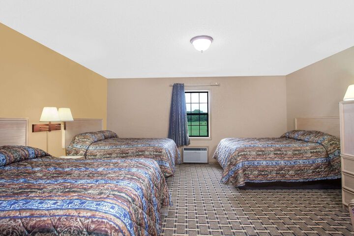 Room 10 of 14