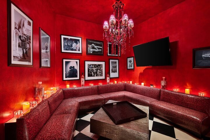 Lounge 89 of 98