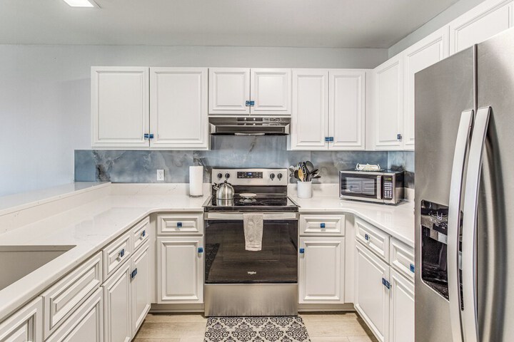 Oak Island Beachfront Condo w / Community Pool