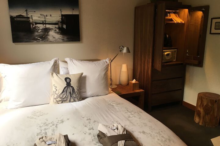 Room 42 of 143