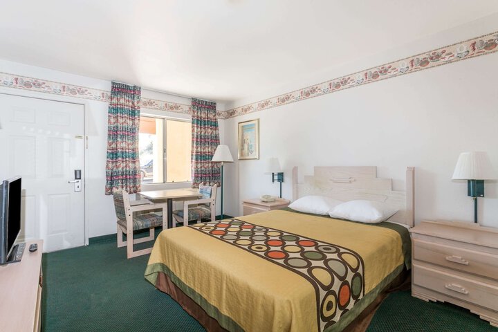 Super 8 by Wyndham Cottonwood
