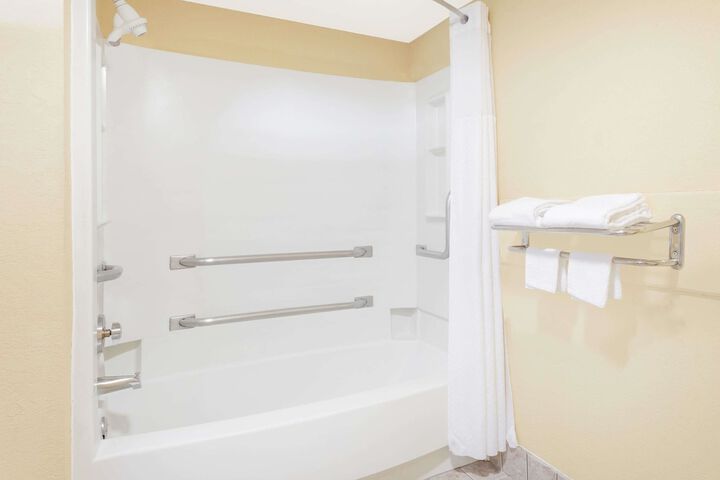 Room 7 of 16