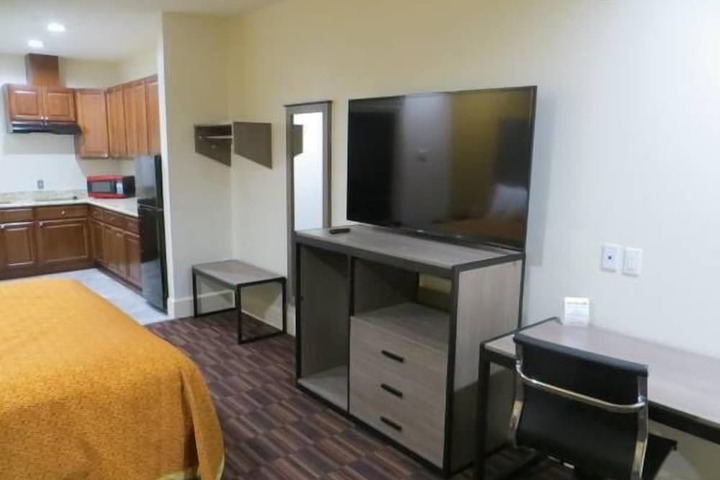Room 11 of 14