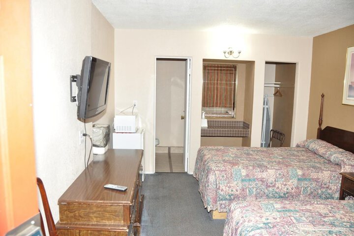 Room 8 of 25