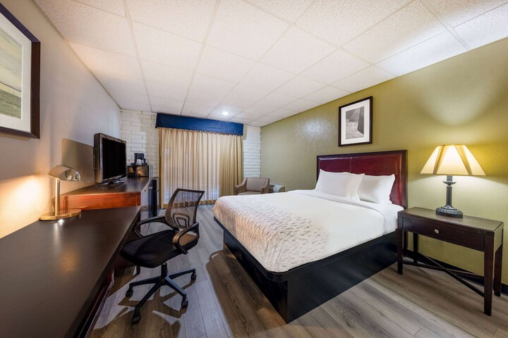 Room 12 of 39