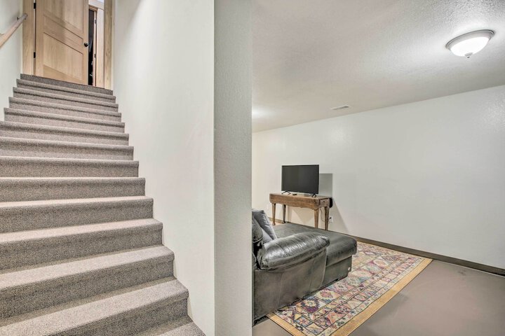 Idyllic Gem: Screened Porch 1 / 2 Mi to River!