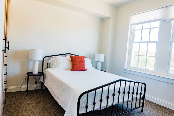 Room 52 of 220