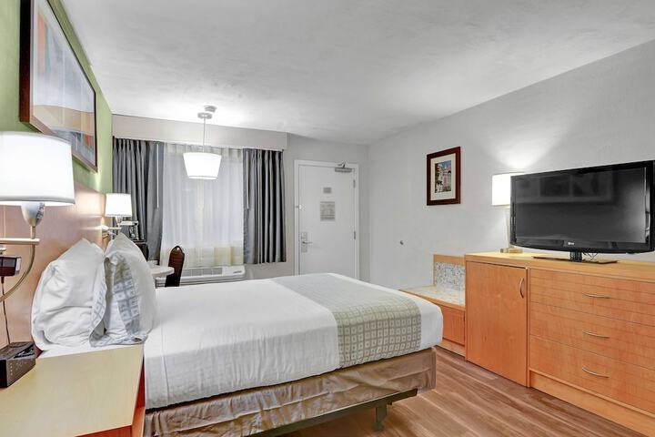 Room 9 of 25