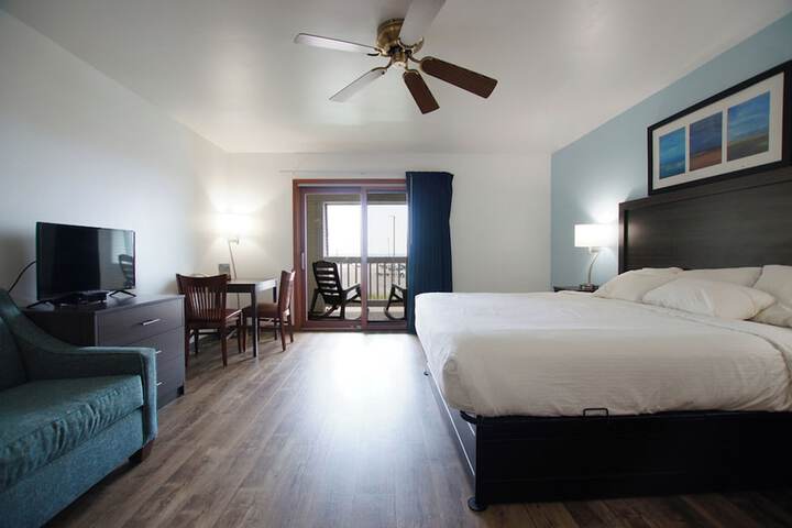 Snyders Shoreline Inn