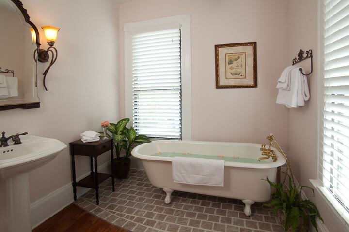 Room 12 of 21