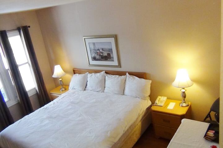 Room 9 of 12