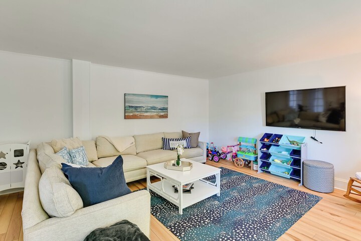 Finger Lakes Vacation Rental w / Hot Tub & Pool