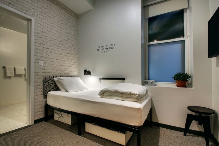 Room 19 of 111