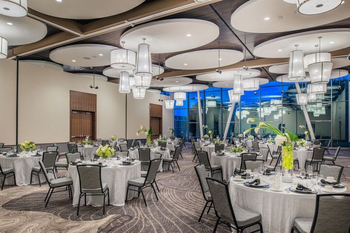 Ballroom/Hall 26 of 27