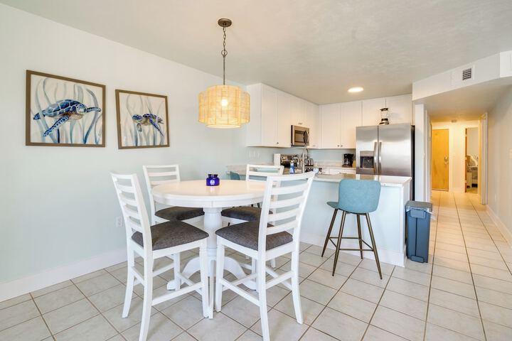 Cedar Key Condo w / Balcony & Gulf Views!