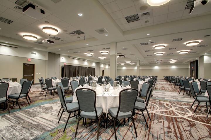 Holiday Inn & Suites Peoria at Grand Prairie by IHG