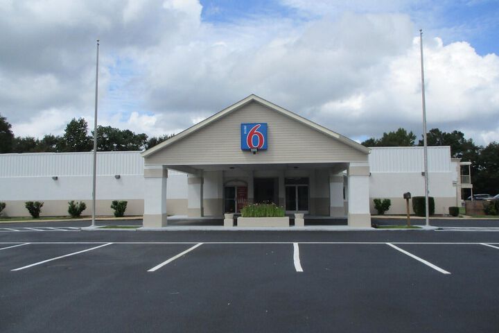 Motel 6 Bay Minette AL
