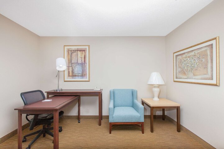 Room 8 of 23