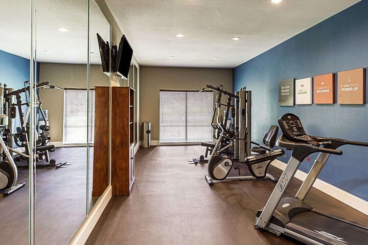 Comfort Suites near Tanger Outlet Mall