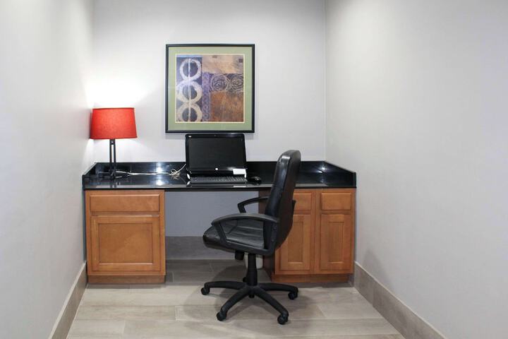 Business Center 32 of 32