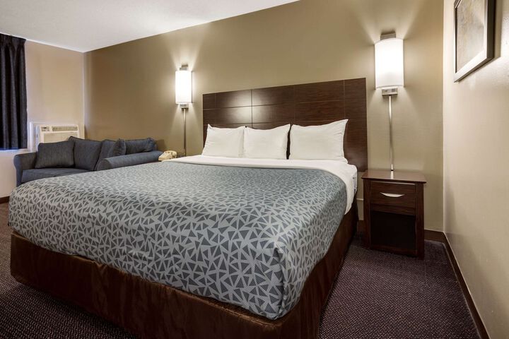 Room 30 of 48