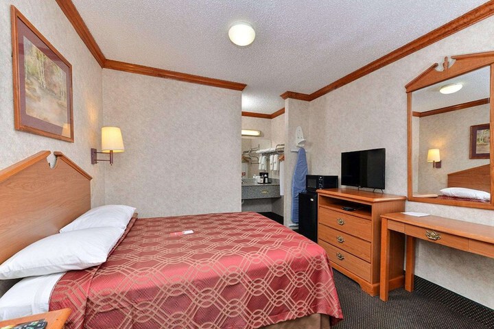 Room 4 of 14