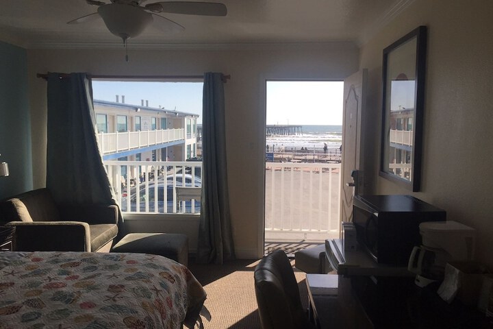 Dolphin Cove Motel