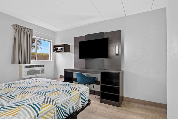 Room 14 of 28