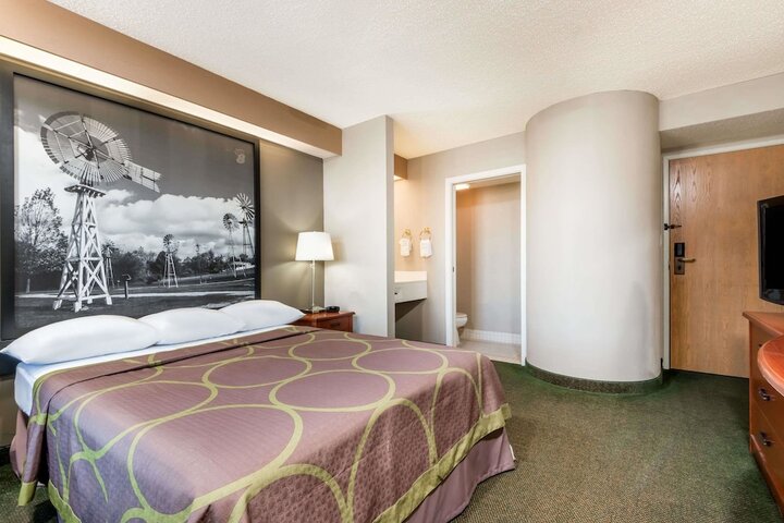 Room 14 of 21