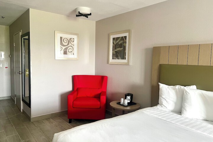 Room 13 of 24