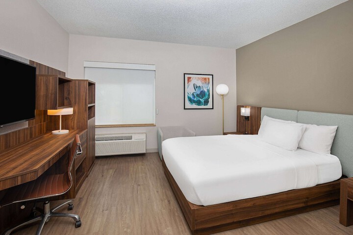 Room 21 of 83