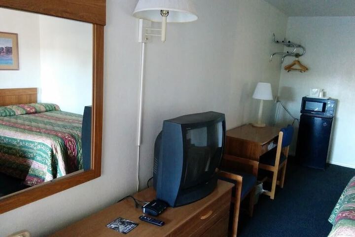 Room 13 of 18