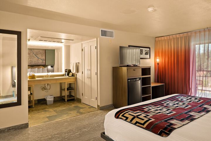Room 16 of 80