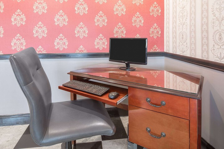 Business Center 18 of 18