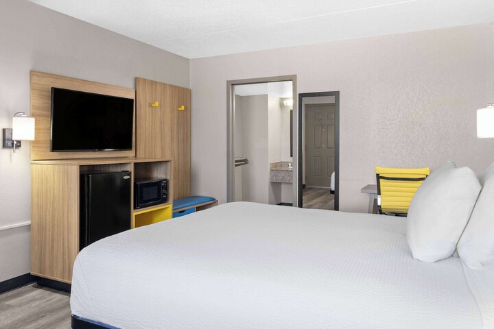 Room 53 of 70