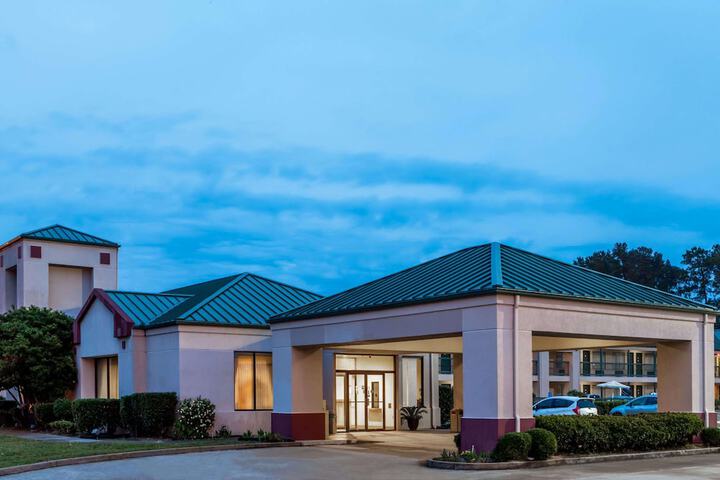 Hotel 2 of 33